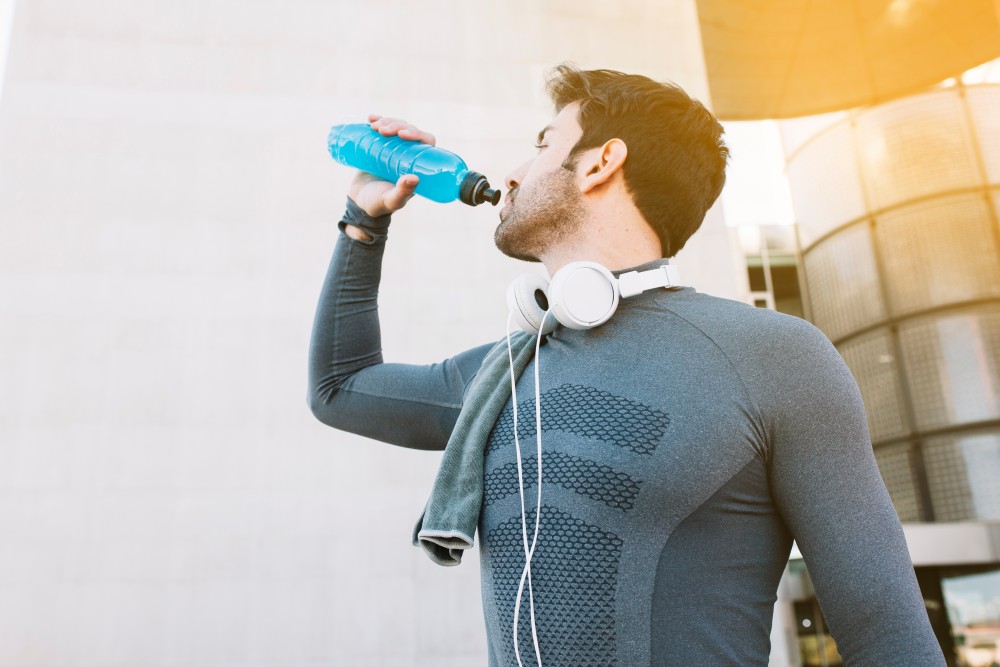 sportsman-drinking-water